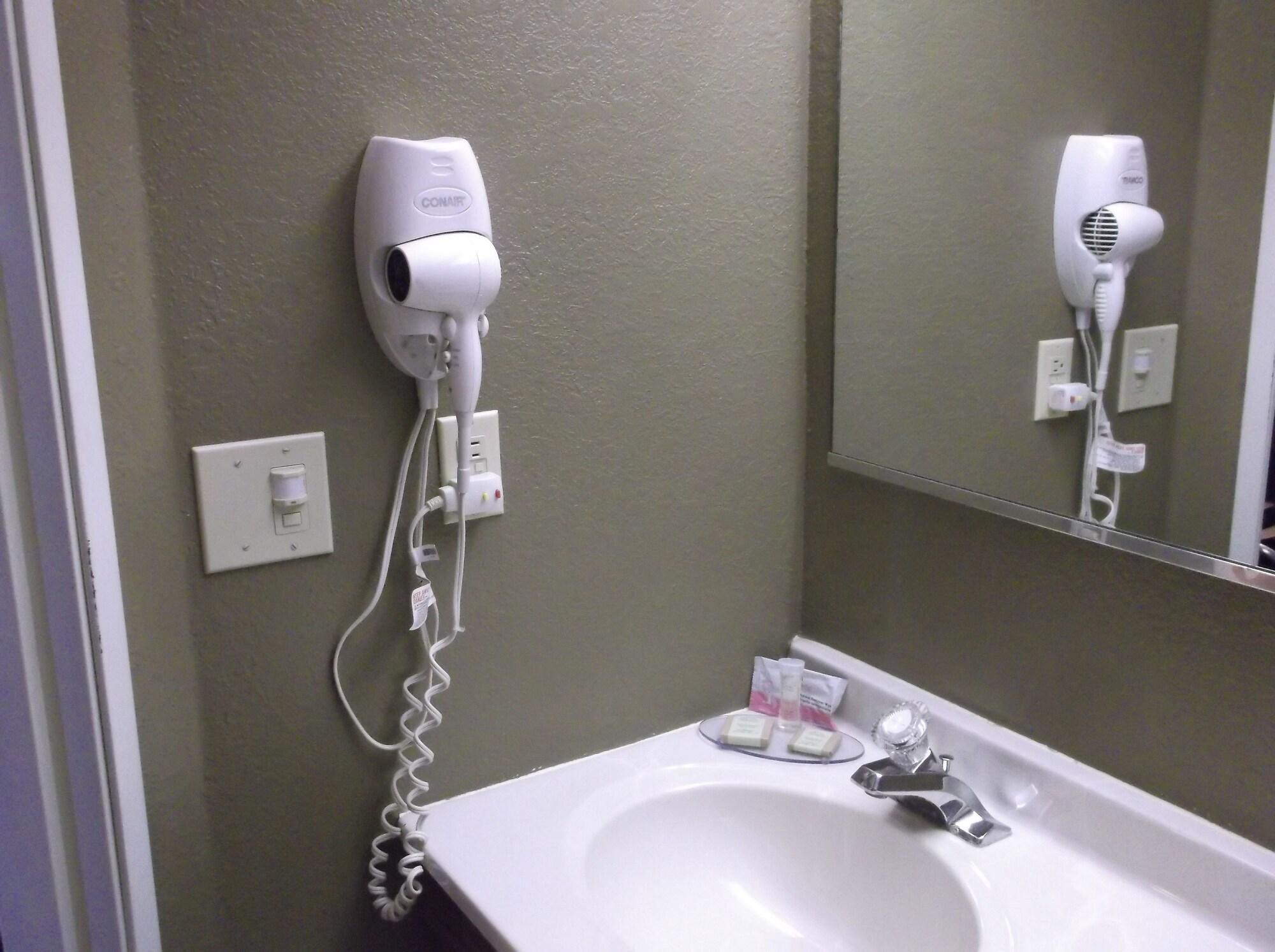 Hotel Super 8 By Wyndham Brookings Esterno foto