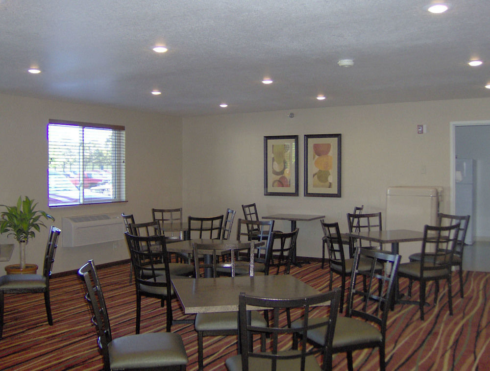 Hotel Super 8 By Wyndham Brookings Esterno foto